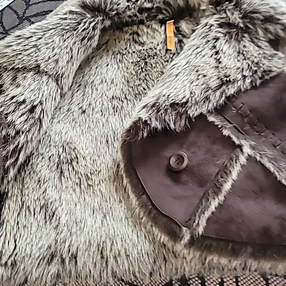 Faux Fur Brown Vest Junior's Size Large - Picture 4 of 6